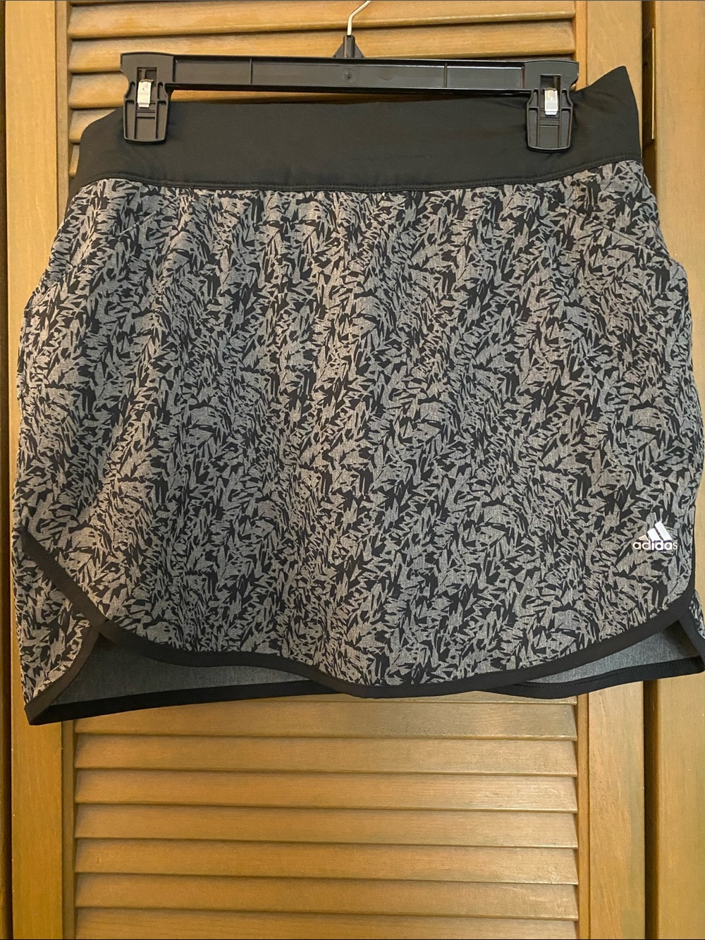 adidas Black & Gray Leaf-Print Athletic Skort